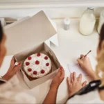 Jak bezpiecznie transportować ciasta i desery? Opakowania cukiernicze, które będą Ci potrzebne